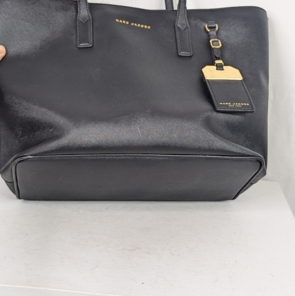 Marc Jacobs Saffiano Black Leather Luggage Tag Shoulder Tote Bag - Picture 3 of 13